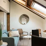 Designer Duplex In The Center Apartmán